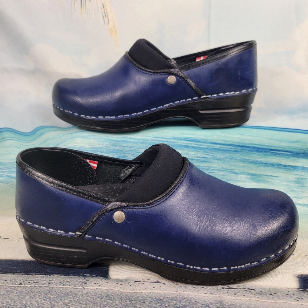 Elegant Navy Leather Clogs